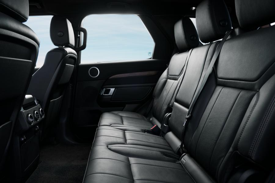 Интерьер Land Rover Discovery First Edition 2017 года  (AU) (фото 24 из 40)